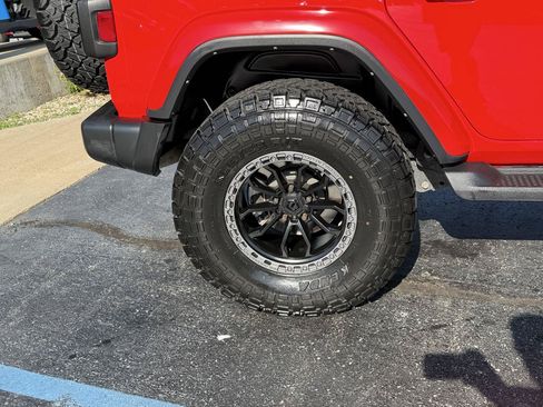 Used 2022 Jeep Wrangler Unlimited Sahara AWD/4WD image 12