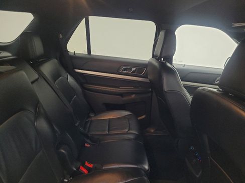 Used 2018 Ford Explorer XLT w/ Equipment Group 202A FWD image 19
