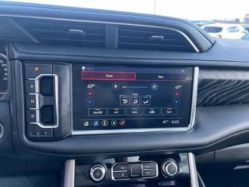 Used 2021 GMC Yukon Denali w/ Denali Ultimate Package AWD/4WD image 16