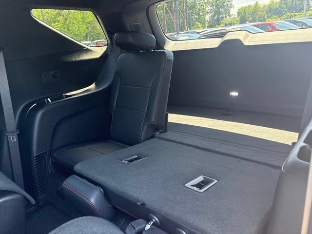Used 2024 Chevrolet Traverse RS w/ LPO, Floor Liner Package AWD/4WD image 13