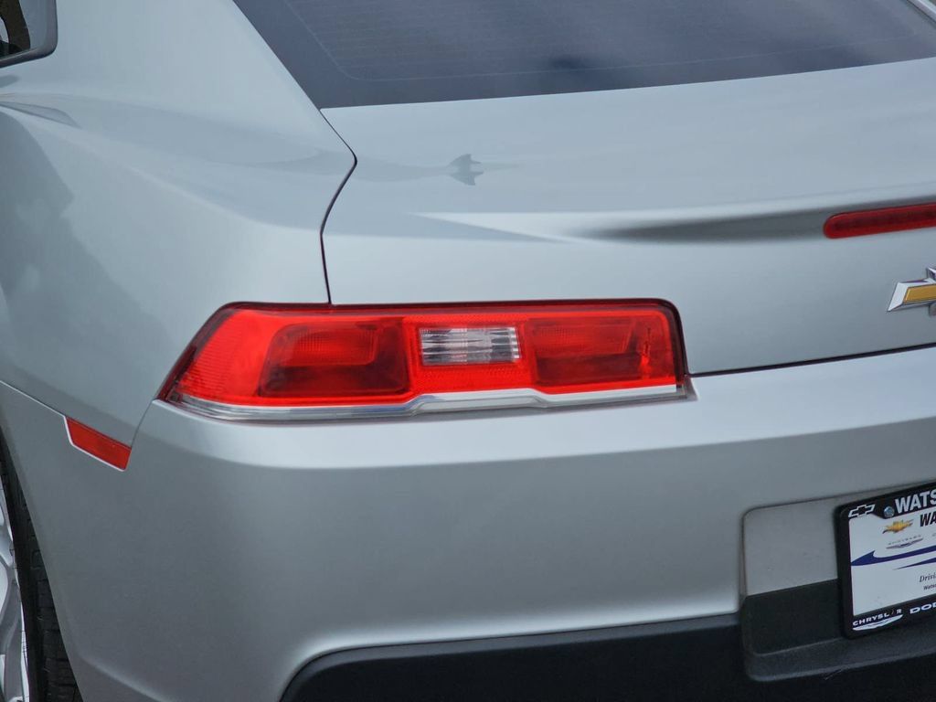 Used 2015 Chevrolet Camaro LT RWD image 40