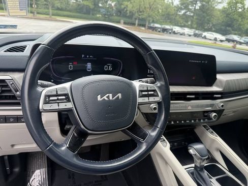 Certified 2024 Kia Telluride EX w/ EX Captain's Chair Package FWD image 14