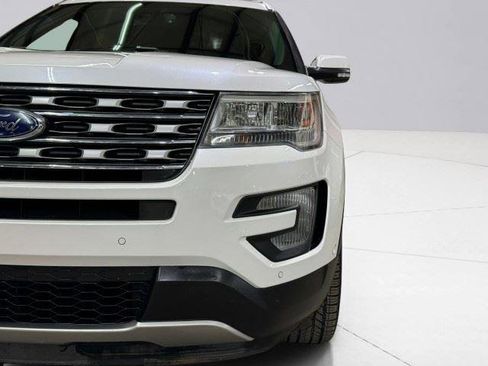 Used 2017 Ford Explorer Limited w/ Equipment Group 301A AWD/4WD image 13