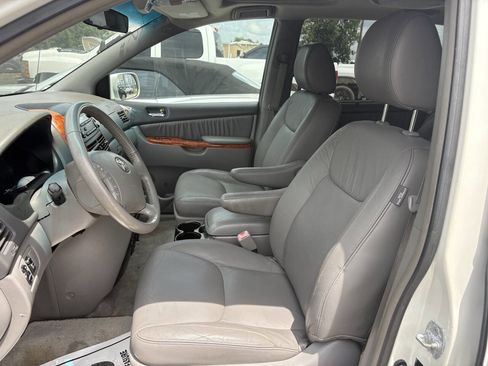Used 2010 Toyota Sienna image 17