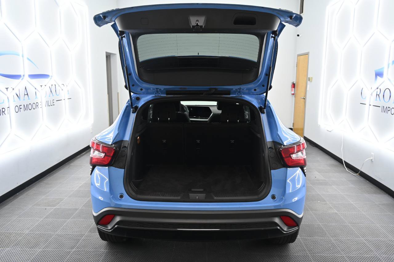 Used 2024 Chevrolet Trax RS w/ Sunroof Package FWD image 34