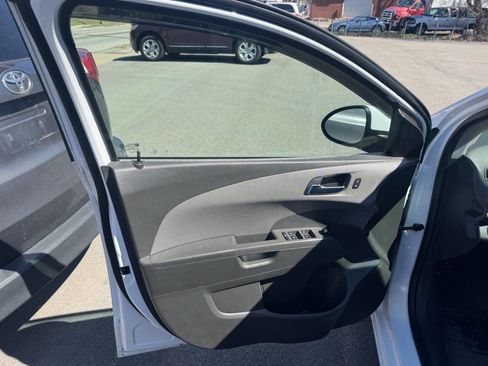 Used 2016 Chevrolet Sonic LT FWD image 9