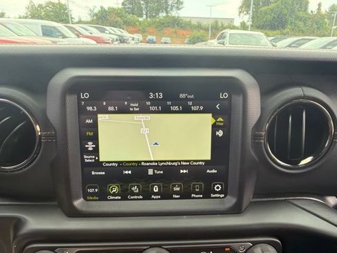 Used 2022 Jeep Gladiator Overland AWD/4WD image 15