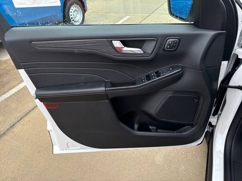 New 2025 Ford Escape SE w/ PHEV Premium Package image 8