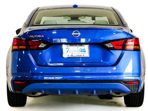 Used 2025 Nissan Altima 2.5 SV FWD image 6