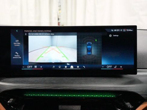 Used 2025 BMW 330i xDrive Sedan w/ Premium Package image 23