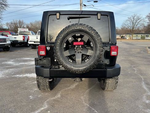 Used 2012 Jeep Wrangler Unlimited Sahara AWD/4WD image 4