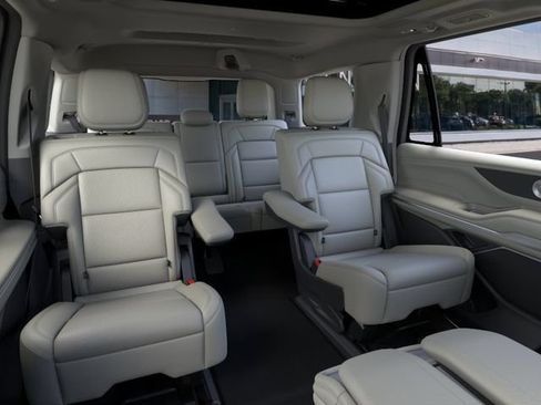 New 2026 Lincoln Navigator Reserve w/ Jet Appearance Package AWD/4WD image 12
