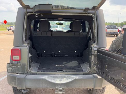 Used 2017 Jeep Wrangler Unlimited Sport w/ Quick Order Package 24S AWD/4WD image 7