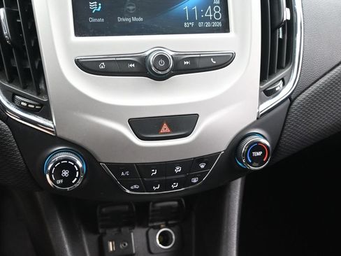 Used 2017 Chevrolet Cruze LS FWD image 15