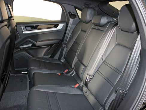 New 2026 Porsche Cayenne Coupe image 33