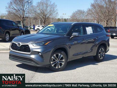 Certified 2022 Toyota Highlander XLE image 1