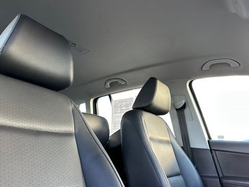 Used 2017 Volkswagen Tiguan S image 18