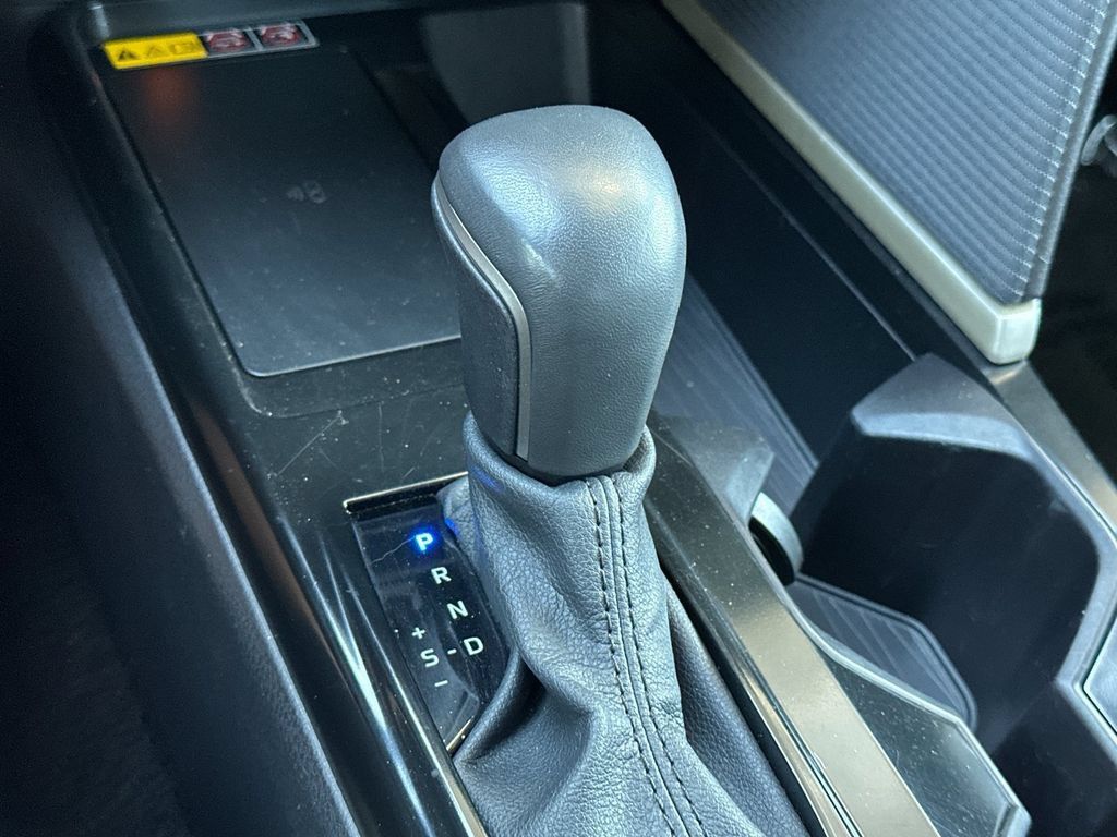 Used 2025 Toyota Camry SE FWD image 19