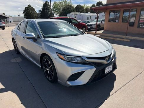 Used 2019 Toyota Camry SE w/ Accessory Appearance Package FWD image 1