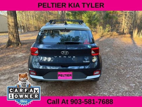 Used 2021 Hyundai Venue image 10