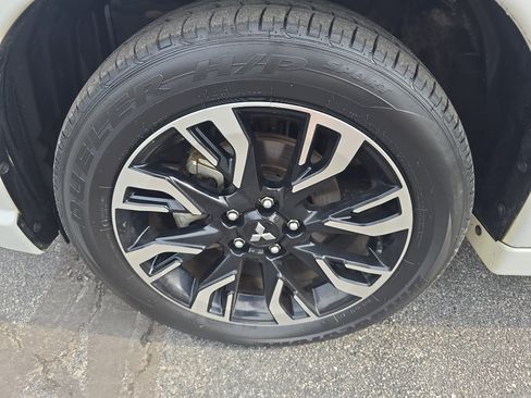 Used 2018 Mitsubishi Outlander SEL AWD/4WD image 28