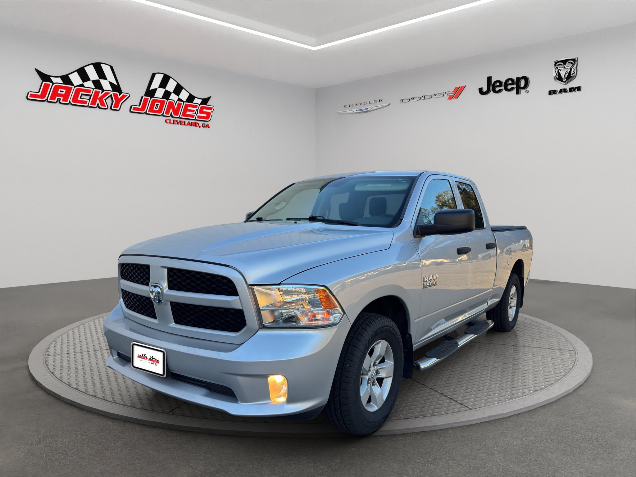 Used 2017 RAM 1500 Express AWD/4WD image 1