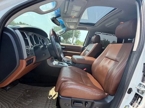 Used 2015 Toyota Sequoia Platinum RWD image 10