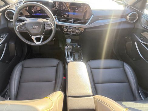 Used 2024 Chevrolet Trax ACTIV w/ Sunroof Package image 17