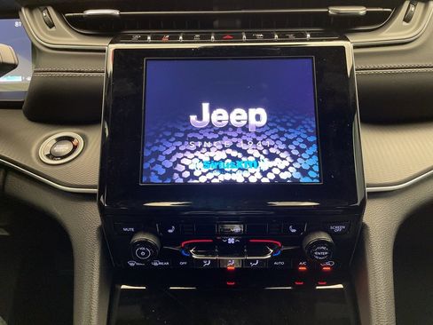 New 2025 Jeep Grand Cherokee L Altitude image 10