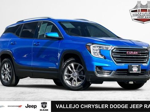 Used 2024 GMC Terrain SLT image 1
