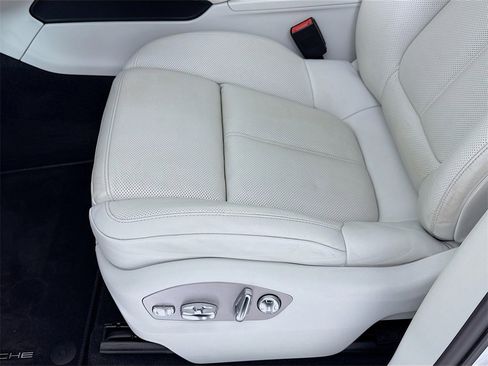 Used 2022 Porsche Macan S image 13