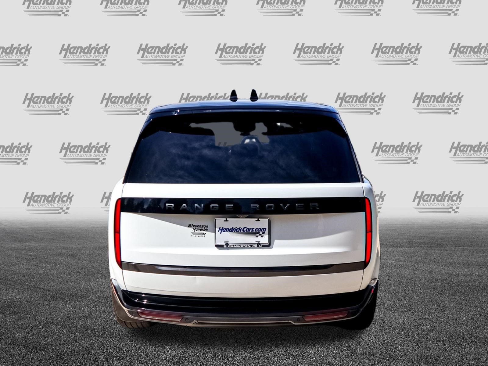 Used 2025 Land Rover Range Rover SE AWD/4WD image 9