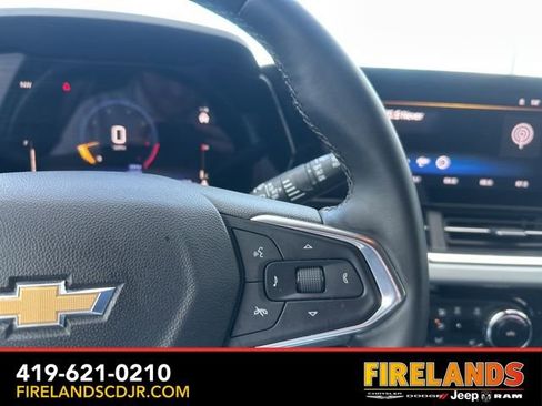 Used 2025 Chevrolet Trax LT w/ LT Convenience Package image 23