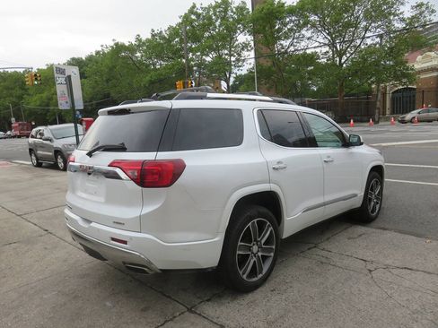 Used 2019 GMC Acadia Denali w/ Technology Package AWD/4WD image 4