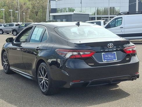 Used 2024 Toyota Camry SE FWD image 4