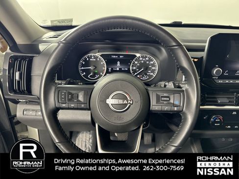 Certified 2025 Nissan Pathfinder SV image 12