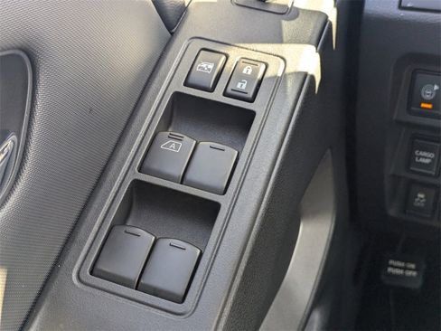 Used 2024 Nissan Frontier SL w/ Technology Package image 23