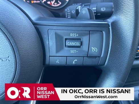 Used 2024 Nissan Pathfinder S image 24