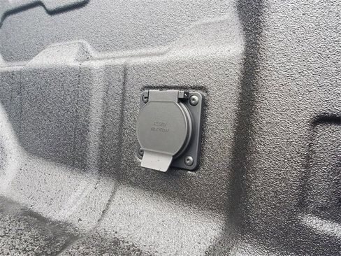 New 2025 GMC Canyon Elevation w/ Convenience Package image 25