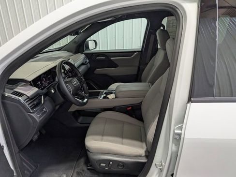 Used 2025 GMC Acadia Elevation AWD/4WD image 16
