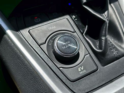Used 2020 Toyota RAV4 Limited AWD/4WD image 15