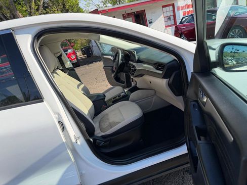 Used 2021 Ford Escape SE image 16