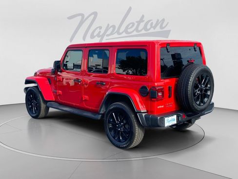 Used 2025 Jeep Wrangler Unlimited Sahara w/ Safety Group AWD/4WD image 3