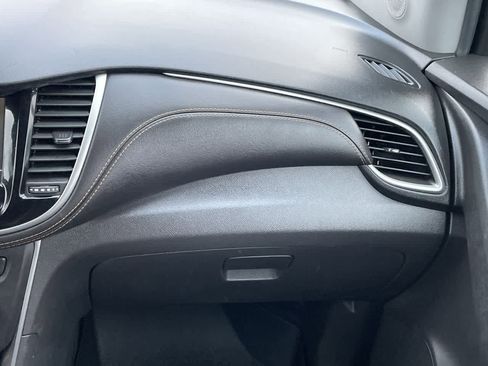 Used 2019 Chevrolet Trax LT w/ LT Convenience Package image 16