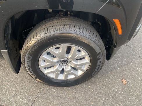 Used 2023 Nissan Frontier SV image 12