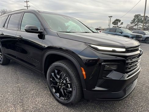 New 2026 Chevrolet Traverse LT image 3