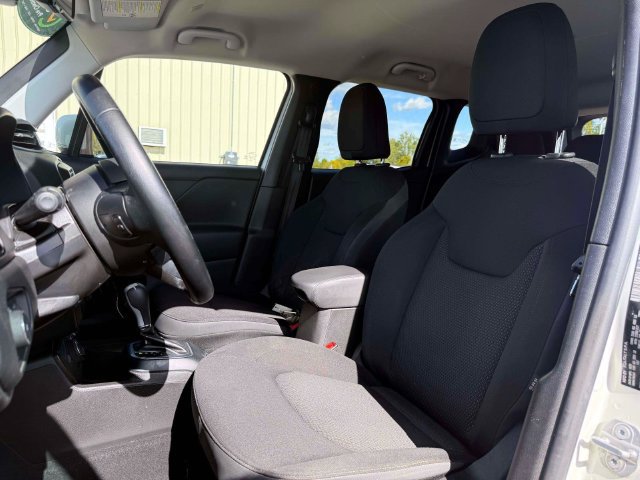 Certified 2020 Jeep Renegade Altitude AWD/4WD image 17