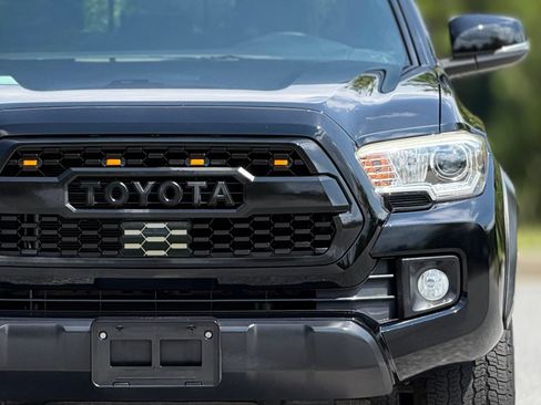Used 2019 Toyota Tacoma TRD Off-Road w/ Technology Package RWD image 15