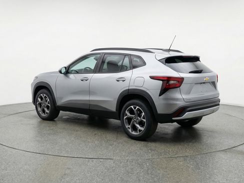 Used 2025 Chevrolet Trax LT FWD image 6