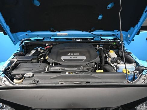 Used 2018 Jeep Wrangler Unlimited Sahara AWD/4WD image 24